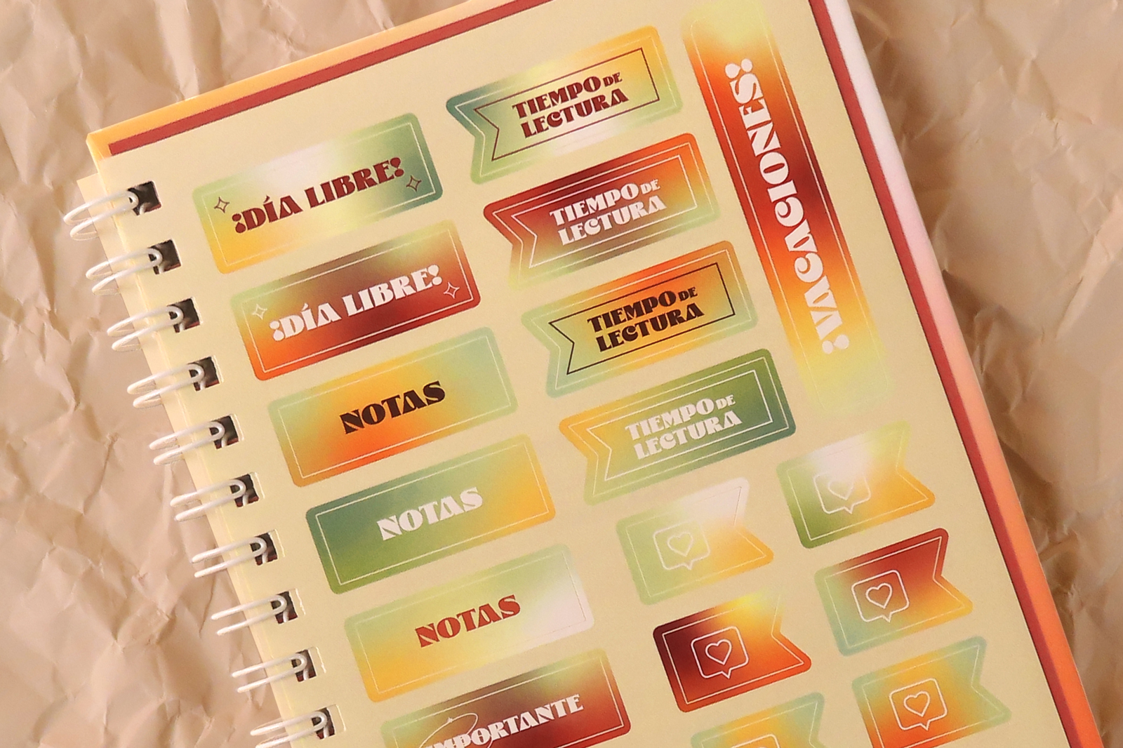 Agenda con stickers personalizables