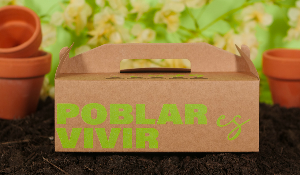 La caja está impresa sobre kraft 300g, un soporte certificado con sello FSC.